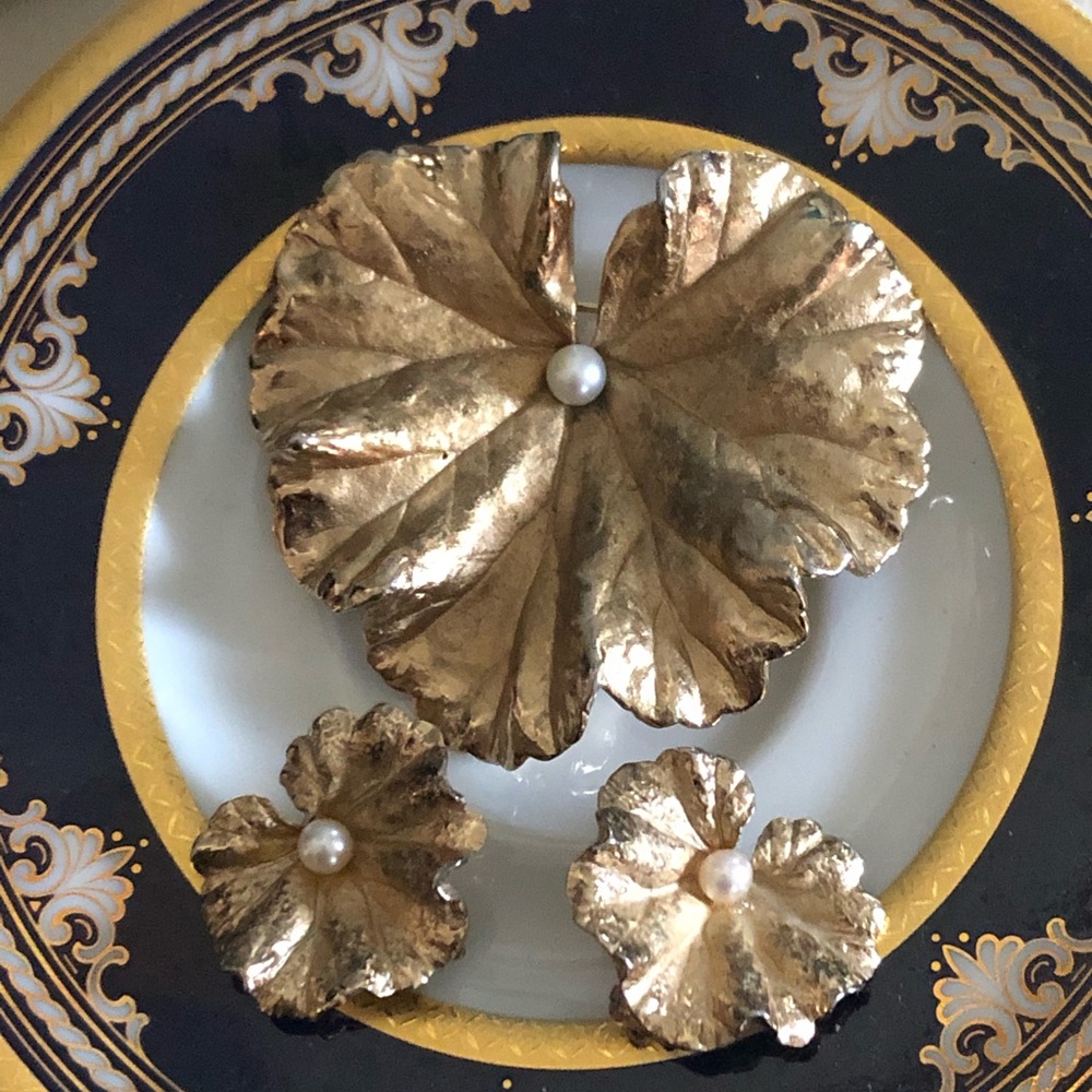Vintage NAPIER Geranium Leaf Pearl Brooch Earrings